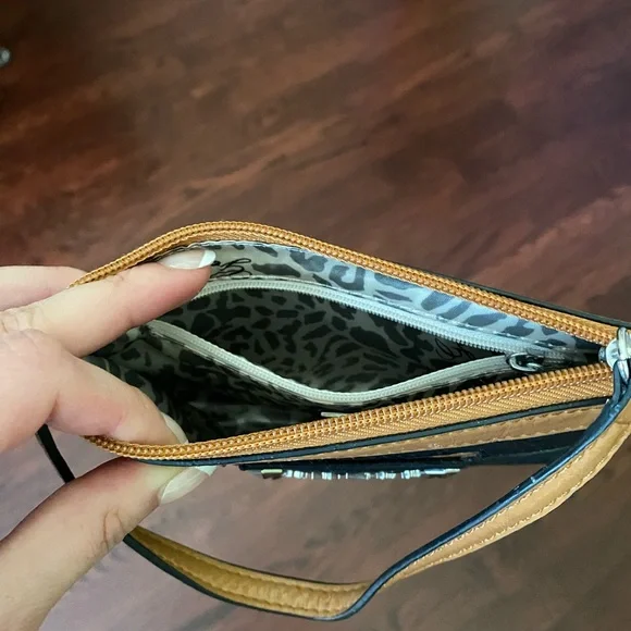 GUESS Black and Tan coin purse - Picture 3 of 4